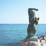 & Sitges